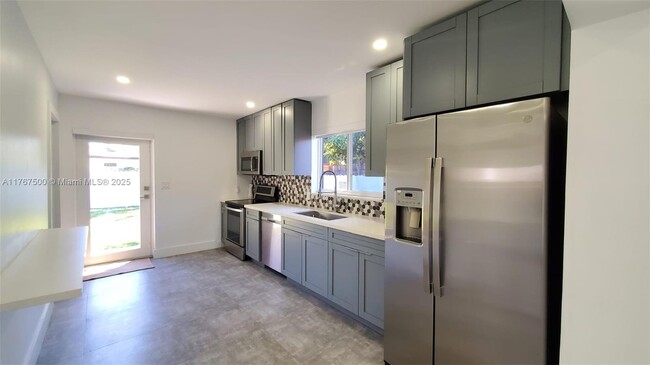 Foto del edificio - 238 NW 45th St
