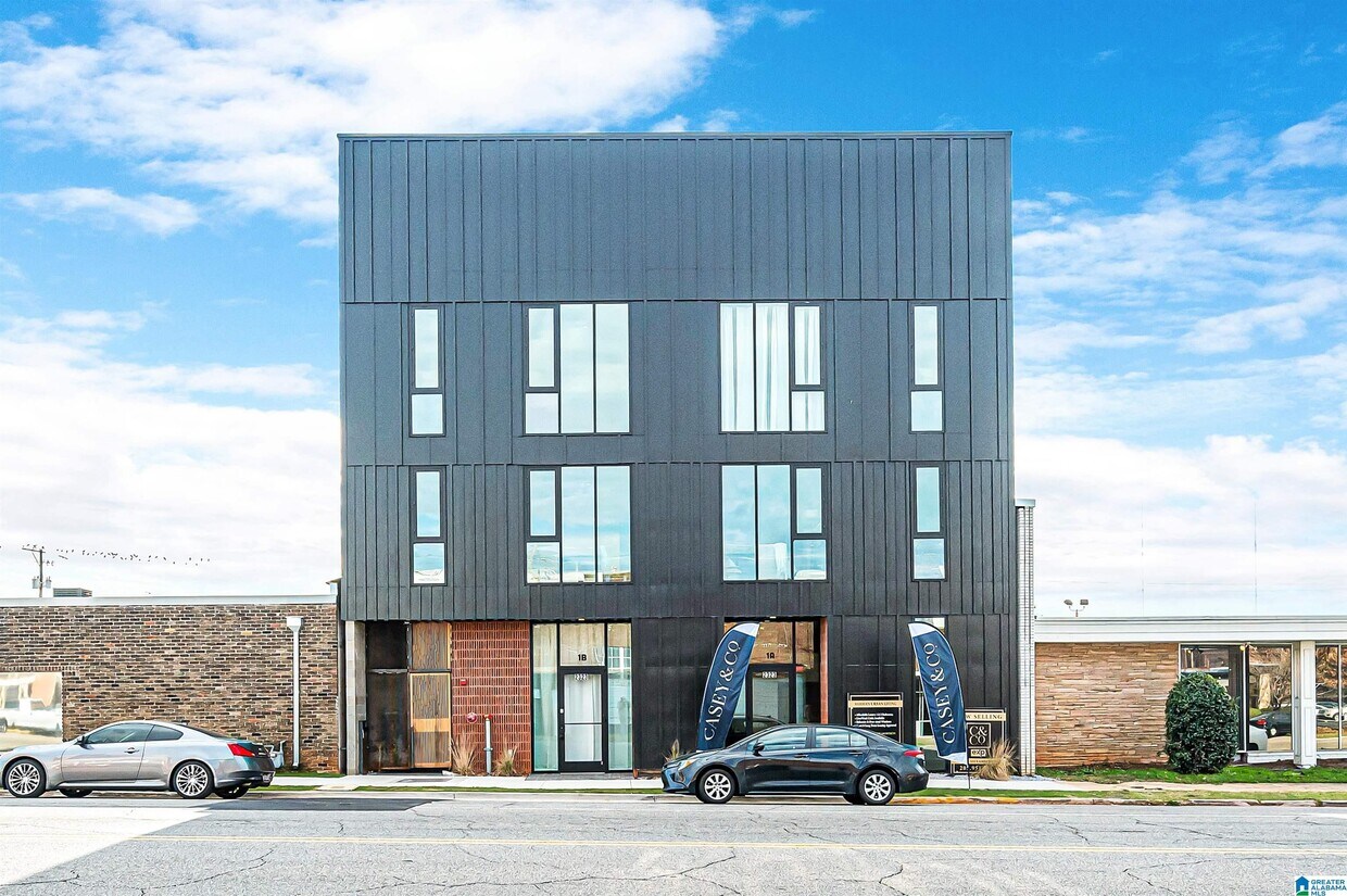 Foto principal - 2323 2nd Ave S