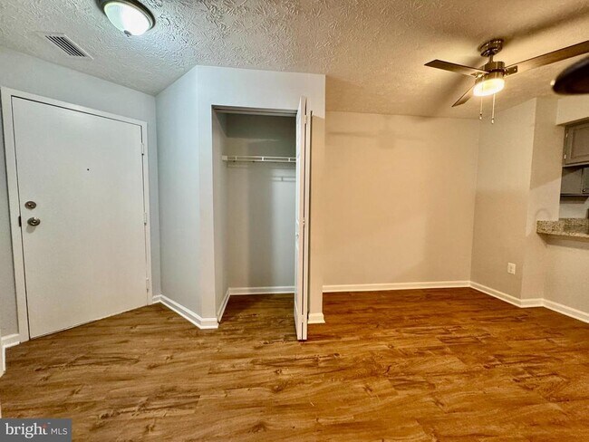 Foto del edificio - 12201 St Peter Ct