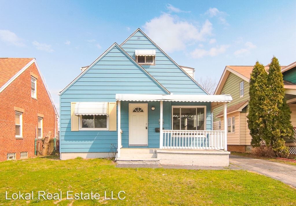 Primary Photo - 5 br, 2 bath House - 3589 W. 130th St.