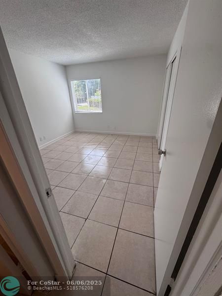 Building Photo - 515 S Sequoia Dr