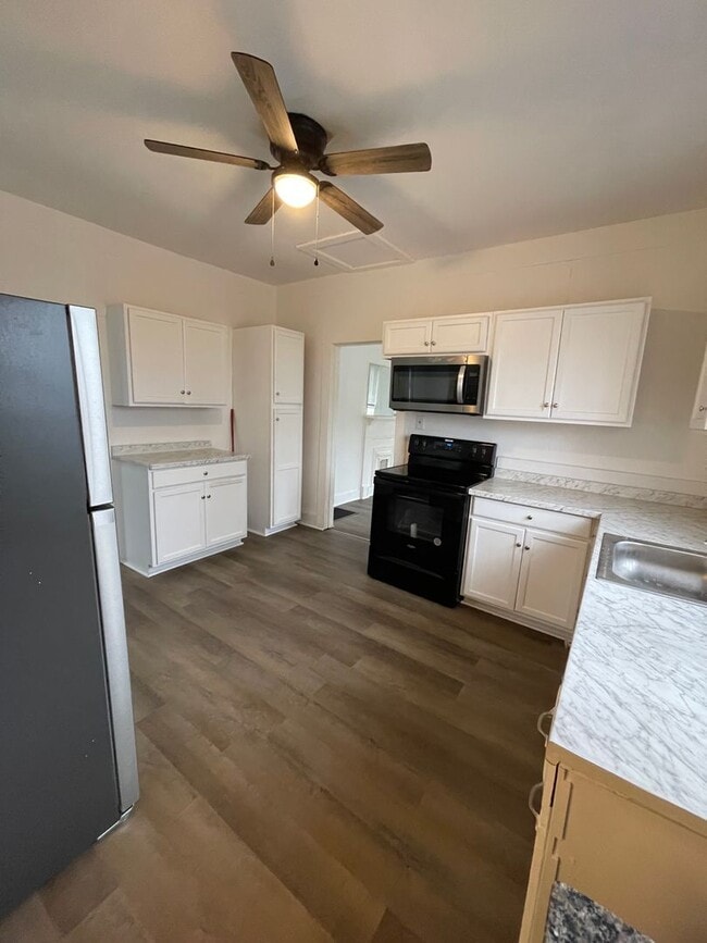Foto del edificio - Charming, Two bedroom, One bathroom house in Columbia!