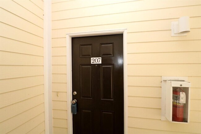 Foto del edificio - 104 Laurel Wood Way