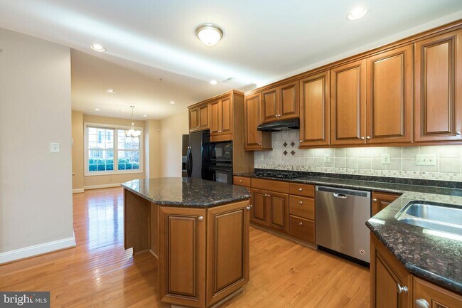 Building Photo - 2400 Vincent Way