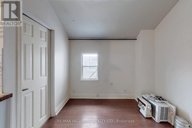 Photo du bâtiment - 557 Parliament St