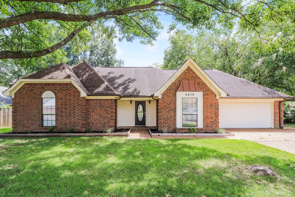 Foto principal - 4879 Baywood Dr