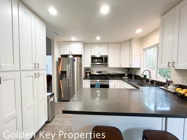 Building Photo - Beautiful move-in ready home in Guajome Park Estates!