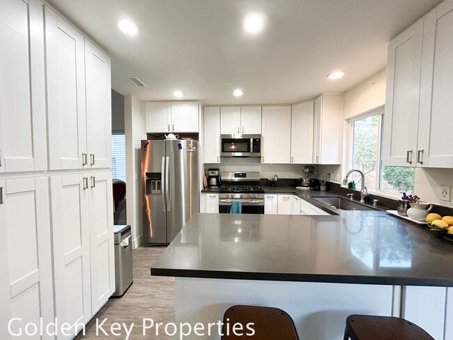 Foto del edificio - Beautiful move-in ready home in Guajome Park Estates!