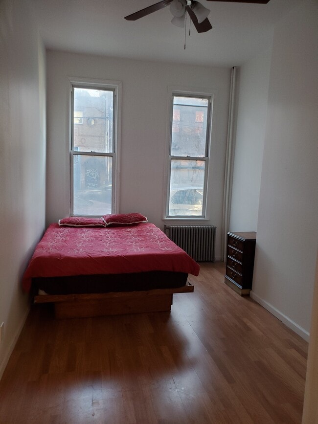 First bedroom - 921 Metropolitan Ave
