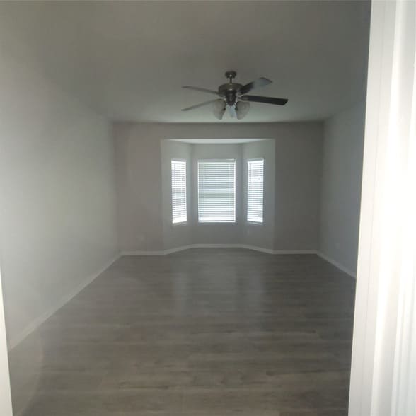 Building Photo - 306 Edgewater Park Dr