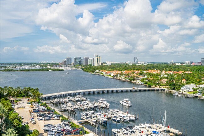 Foto del edificio - 3 Grove Isle Dr