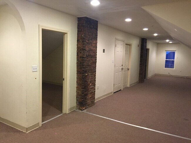 Building Photo - 125 Wade St