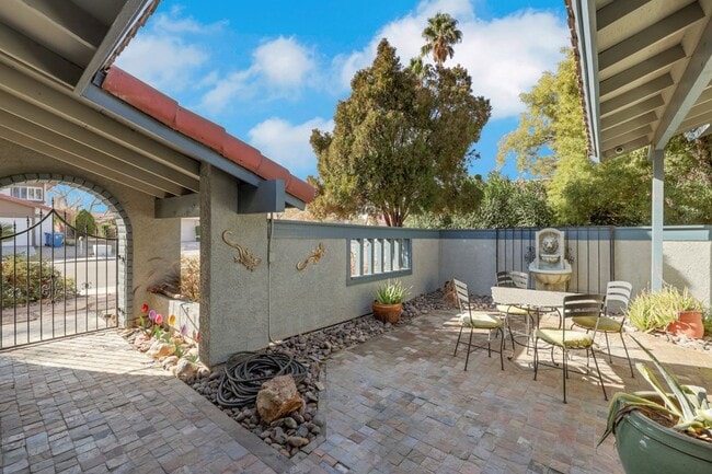 Foto del edificio - 5844 Buhl Ct