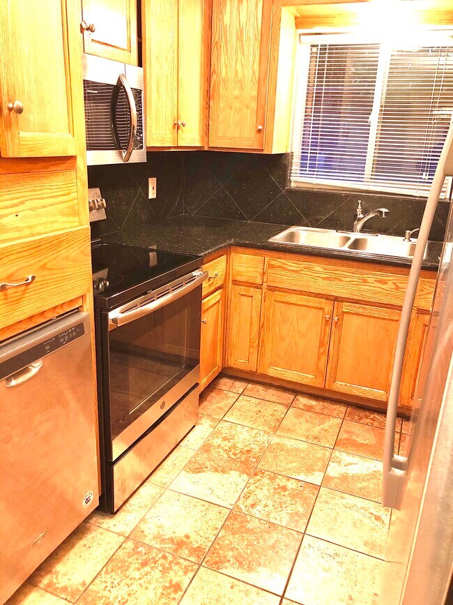 Foto del edificio - 4652 Snead Dr