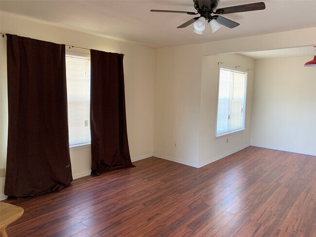 Foto del edificio - 4310 College Main St