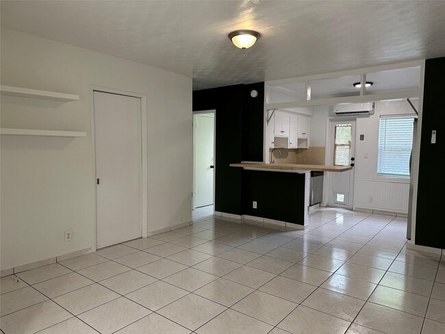 Foto del edificio - 1101 NE 17th Way