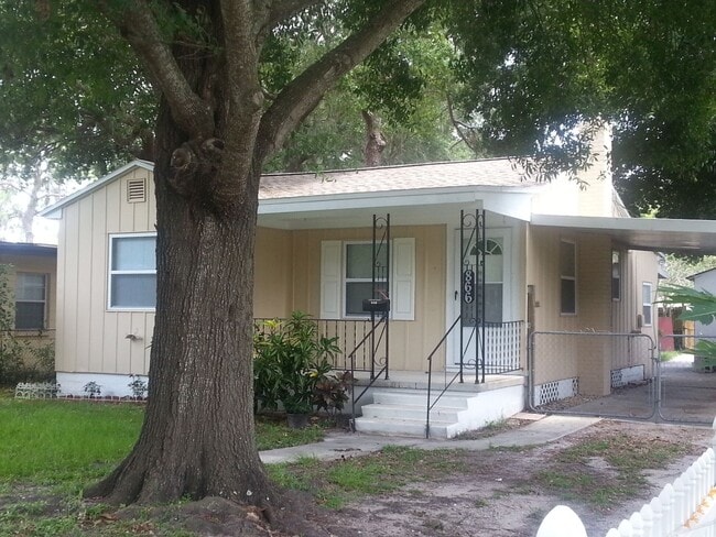 Building Photo - Northeast St. Petersburg, Three bedroom on...