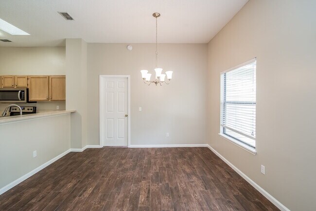 Foto del edificio - 11001 Beckley Pl