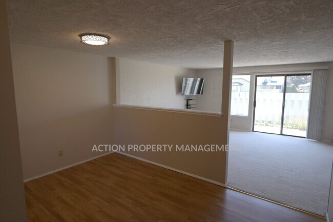 Building Photo - 2 bed 1.5 bath in 55+ community: water, sewer, garbage included!