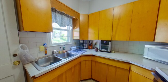 Foto del edificio - 2 Blocks to KSU Campus + Off-Street Parking + Fenced-in Backyard! Available August 1st!