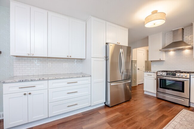 Foto del edificio - 245 Birch Ln