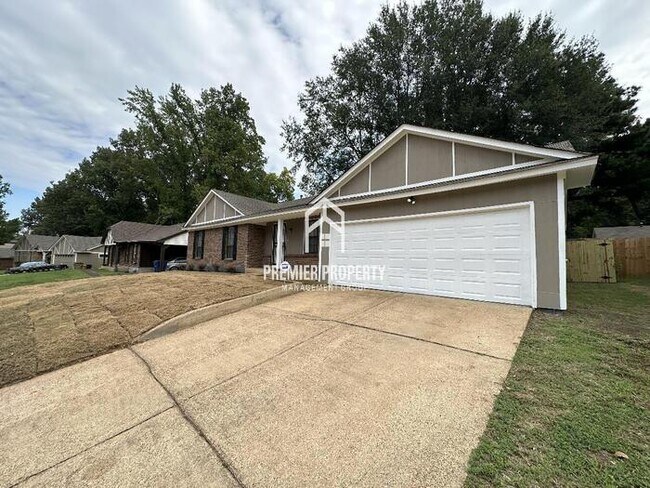Building Photo - 4388 Northwood Hills Dr