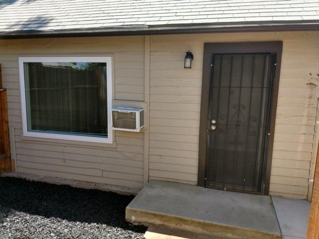 Foto del edificio - 849-851 W Cambridge Ave