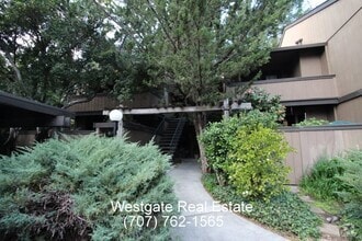Building Photo - 61 Creek Ct
