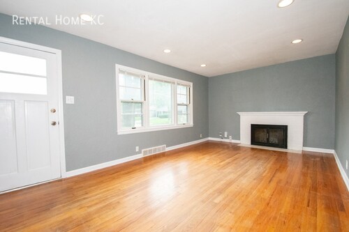 Building Photo - Charming Downtown Overland Park RANCH w/Ba...