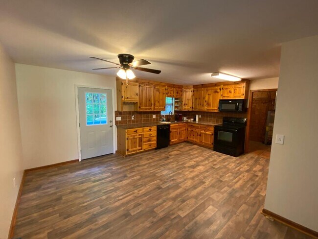 Building Photo - 3022 Centerville Rd