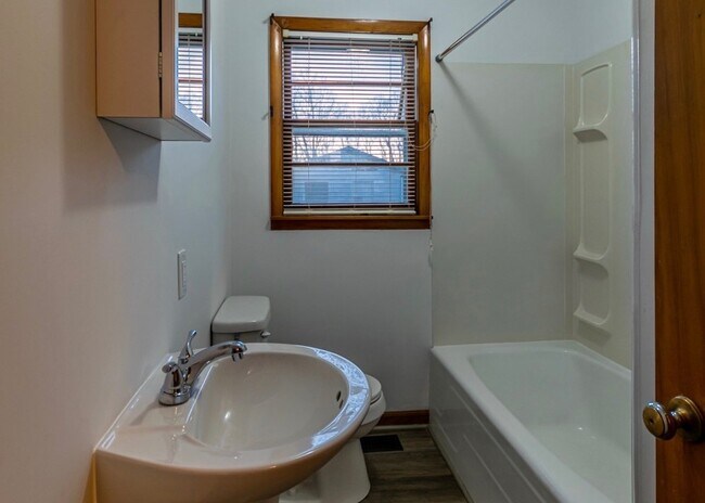 Building Photo - Charming 2-Bedroom Home in Smithville, Tn ...