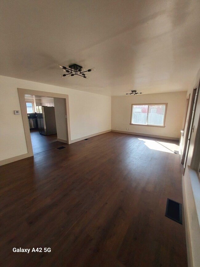 Living room - 344 N Grant Ave