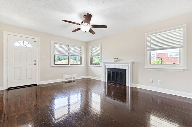 Building Photo - Beautiful Ranch on Large lot, Close to Ral...