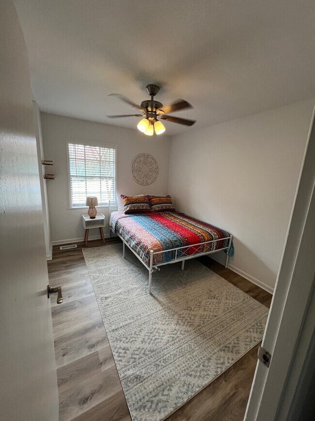 Foto del edificio - 2530 Rolling View Dr SE