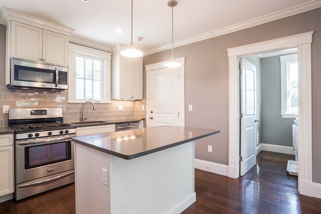 Foto del edificio - 390 Langley Rd