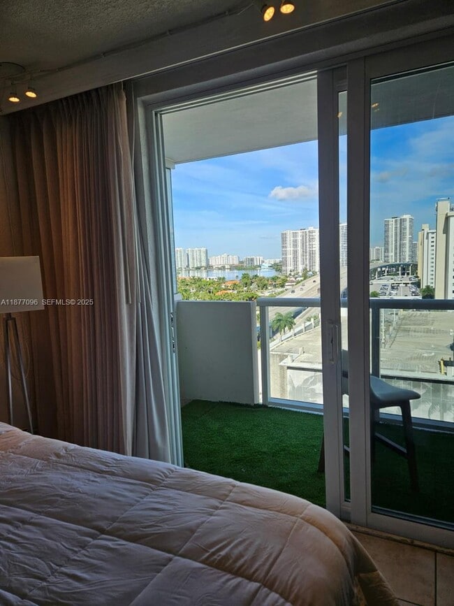 Foto del edificio - 19201 Collins Ave