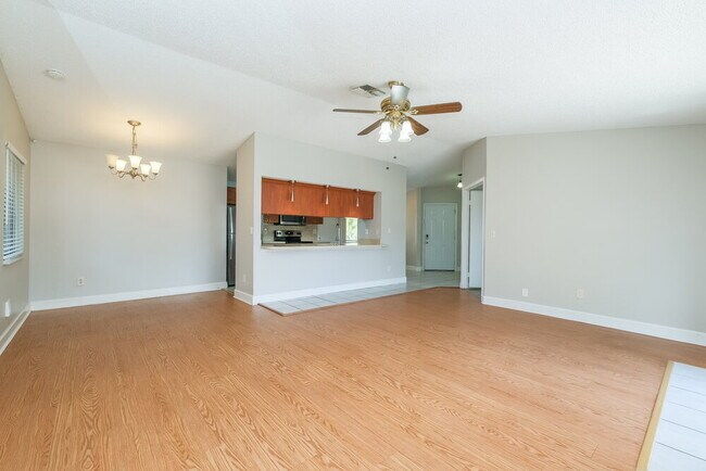 Foto del edificio - 7511 Breezewood Ct