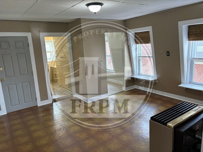 Building Photo - 557 Slade St