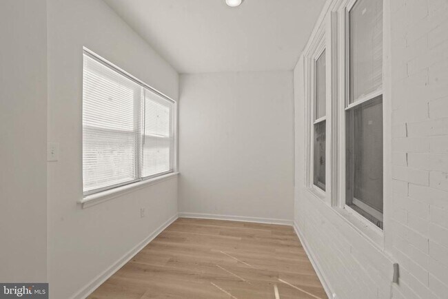 Foto del edificio - 19 W Seymour St