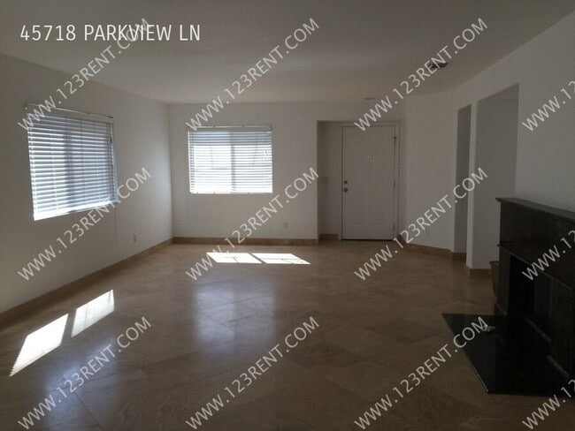 Foto del edificio - 45718 Parkview Ln