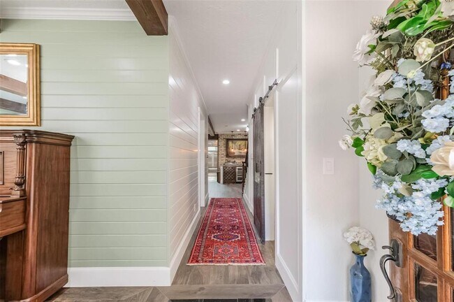 Foto del edificio - 8638 Oakford Dr