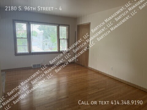 Foto del edificio - 2180 S 96th St