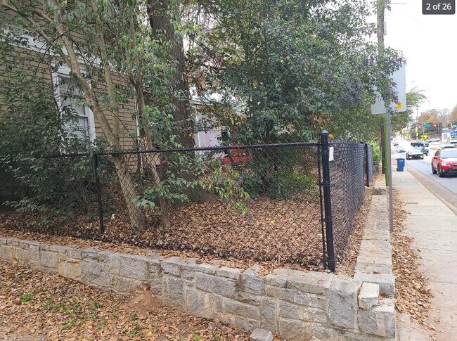 Building Photo - 860 N Chase St