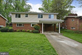 Building Photo - 717 Hillsboro Dr