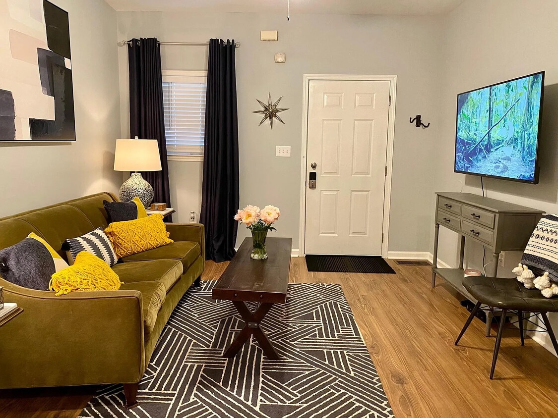 Primary Photo - Room in Duplex on Jones Ave NW