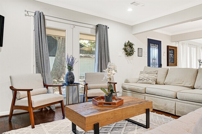 Foto del edificio - 5534 Loch Lomond Dr