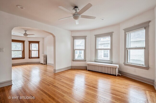 Building Photo - 443 Marengo Ave