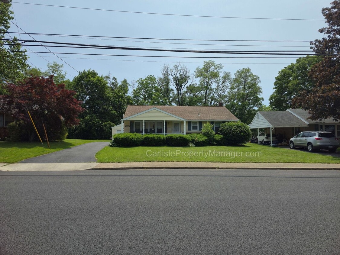 Primary Photo - Ranch with partially finished basement, tw...