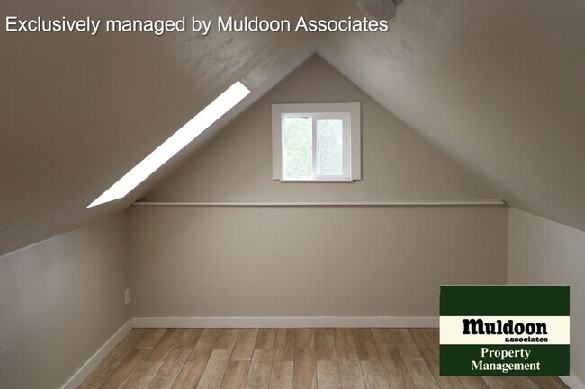 Foto del edificio - Recently updated 2 bed 1 bath 1.5 story home!