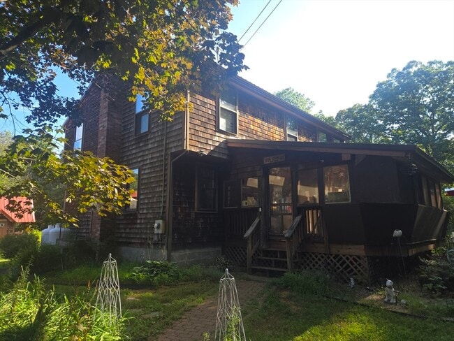 Building Photo - 31 Poquanticut Ave
